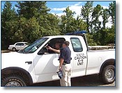 LOUISIANA STATE POLICE DETECTIVE Michael Allen discusses the manhunt for murder suspect Lovell Wilson with members of the Chase Team from David Wade Correctional Center.